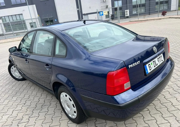 Volkswagen Passat cena 3500 przebieg: 188161, rok produkcji 2000 z Świdnica małe 301